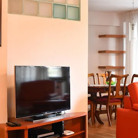 3 Bedroom With Parking Garage In The Heart Of Скопье