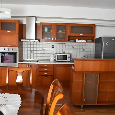 Апартаменты 3 Bedroom With Parking Garage In The Heart Of *