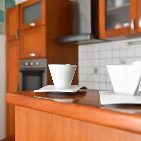 Апартаменты 3 Bedroom With Parking Garage In The Heart Of