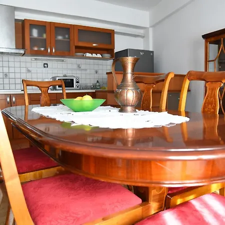 3 Bedroom With Parking Garage In The Heart Of * Скопье